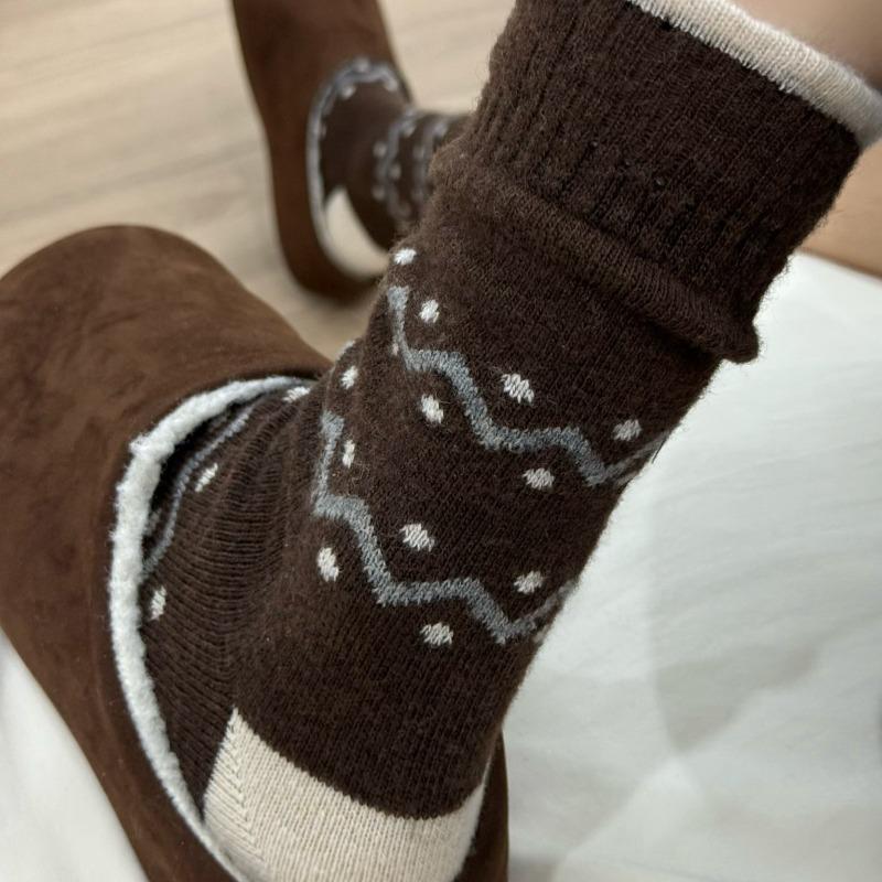 Women's Long-tube Winter Wavy Wool Mid-tube Socks, Vintage and Trendy Cotton Socks, Pile Socks for Autumn and Winter