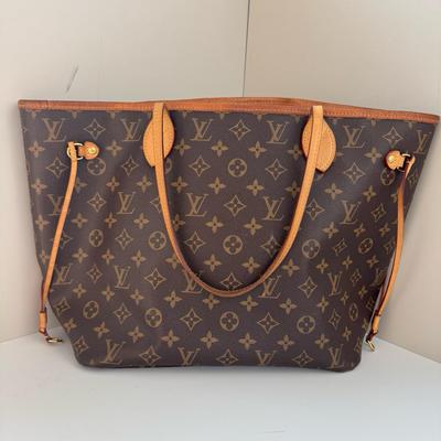 [Б/У] Сумка-тоут Neverfull Mm Monogram из покрытого канваса с кожаной отделкой - Очень хорошее состояние #4WBLZ8