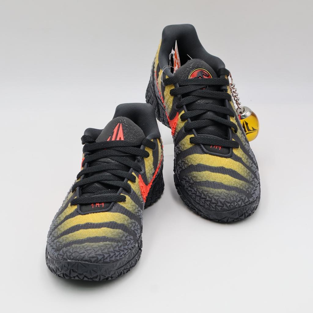 IU7239-001 Парк Юрского периода Nike Ja EP 3 Велоцираптор Антрацит Ярко-алый (Мужской)