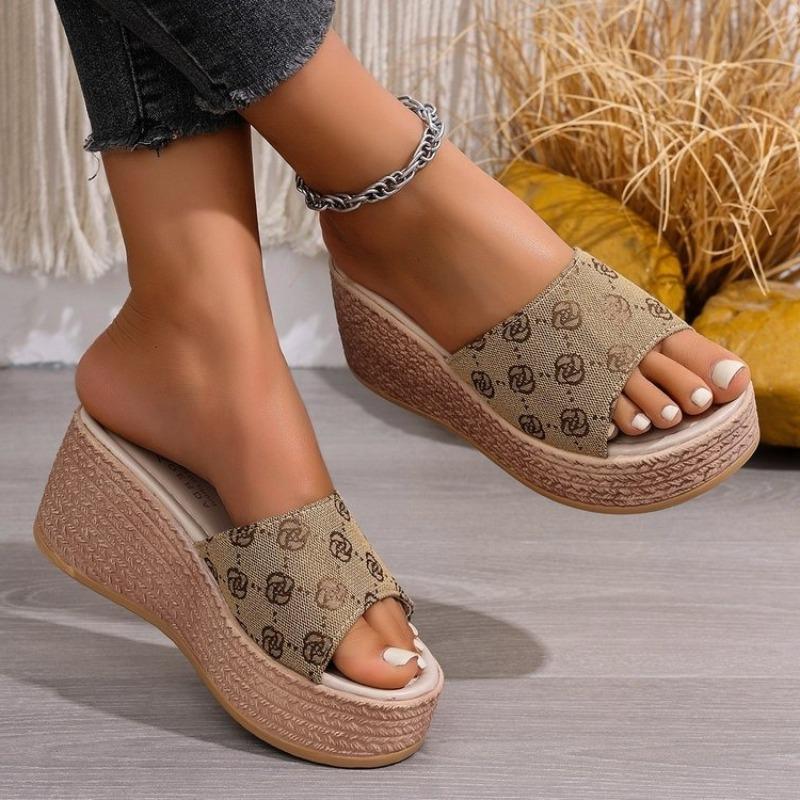 Модные женские тапочки больших размеров на высоком каблуке, пляжная обувь 2025, новые сандалии на массивной платформе, дизайнерские тапочки на танкетке, шлепанцы для женщин