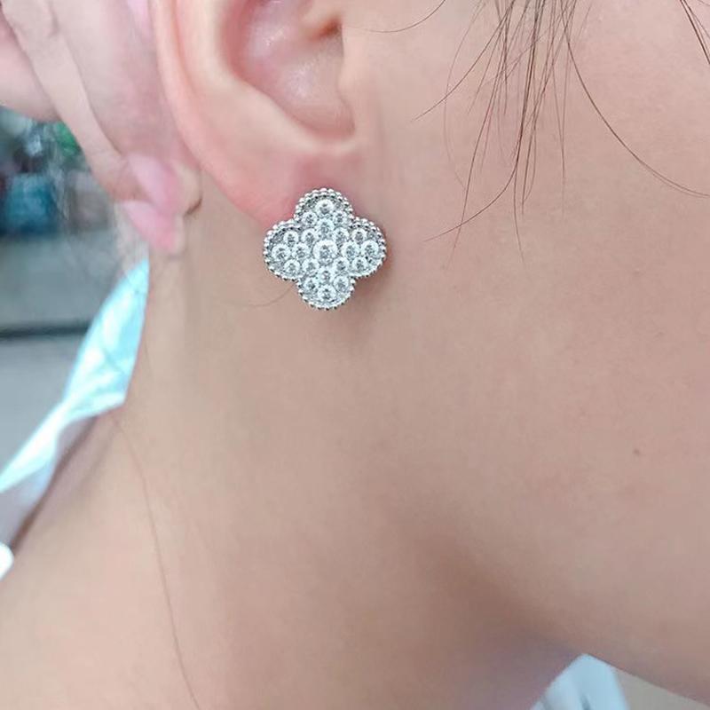 Fashion Four-Leaf Clover Earrings Simple And Delicate Versatile Women's Earrings