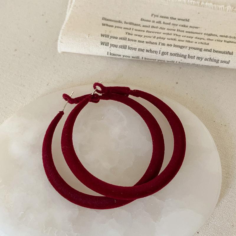 Осенние и зимние серьги цвета красного вина из бархата, женские легкие, роскошные, ретро, элегантные, модные, трендовые, универсальные серьги для поездок на работу