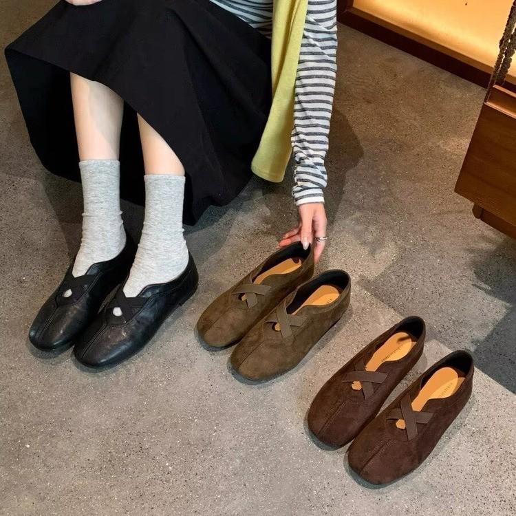 Retro flat-soled grandma shoes women's autumn new temperament commuting shallow mouth single shoes old money style