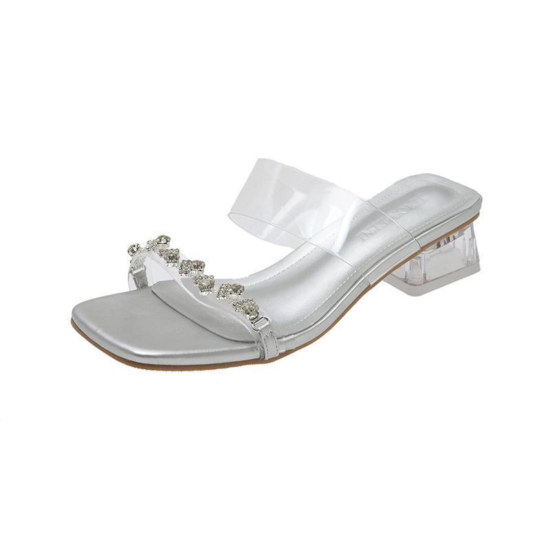 Крутые тапочки, женская верхняя одежда, лето 2025, новые толстые каблуки, стразы, фея ветер с юбкой, прозрачные тапочки со средним каблуком