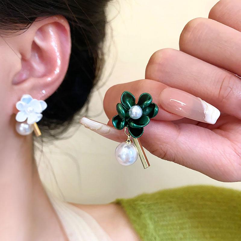 Серьги-пусеты из серебра 925 пробы, маленькие, свежие, универсальные, в виде цветков, женские, легкая роскошь, нишевые, премиальные, с жемчугом