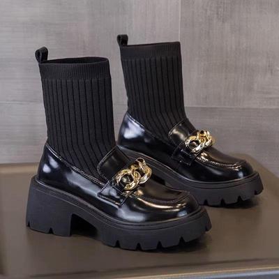 Черные ботильоны-носки на массивном каблуке, в британском стиле, идеально подходят к брюкам или юбкам широкого кроя