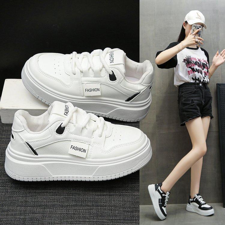 Маленькие белые туфли женские туфли 2024 весна новые универсальные на толстой подошве увеличивающие рост повседневные туфли женские кожаные спортивные туфли для скейтборда