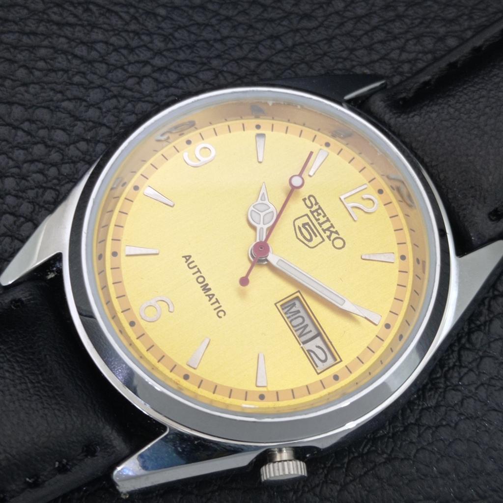 ВИНТАЖНЫЕ ОТРЕМОНТИРОВАННЫЕ МУЖСКИЕ АВТОМАТИЧЕСКИЕ ЧАСЫ SEIKO 5 ЯПОНИЯ ЗОЛОТОЙ ЦИФЕРБЛАТ a445587-1
