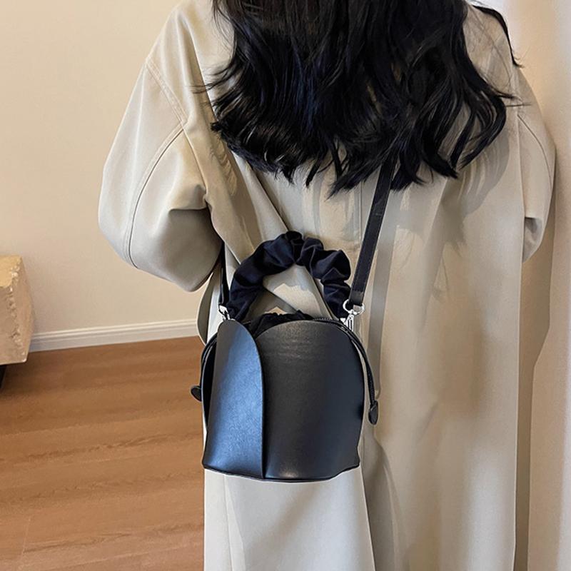 Drawstring Design Water Bucket Bag Women Solid Vegetable Basket Handheld Crossbody Bag Autumn Winter New High End Wedding Bag