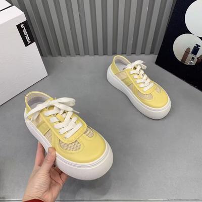 Нишевый дизайн два способа носки толстая подошва маленькие белые туфли женские 2025 лето новые универсальные дышащие трендовые увеличивающие рост повседневные кеды