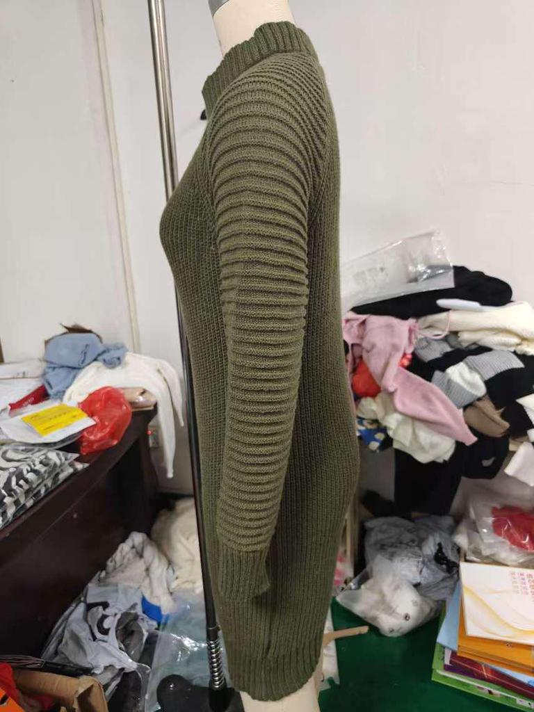 Платье-свитер с высоким воротником Осень/Зима 2024: Женский трикотаж с длинным рукавом в европейском и американском стиле