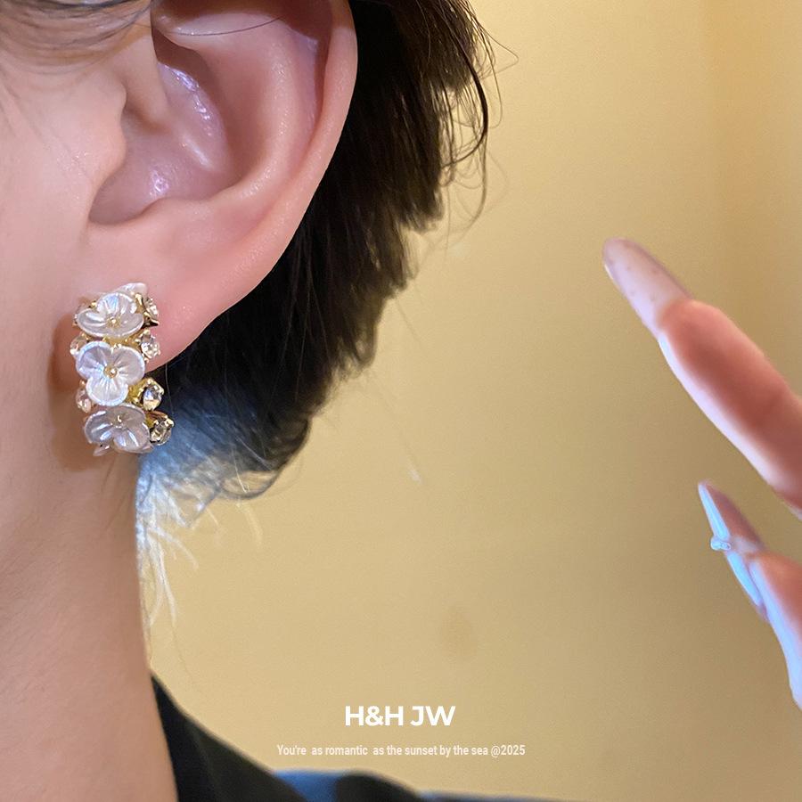 Silver Needle Diamond Pearl Flower C-Shaped Earrings French Retro Sweet Temperament Earrings Light Luxury Premium Earrings Women