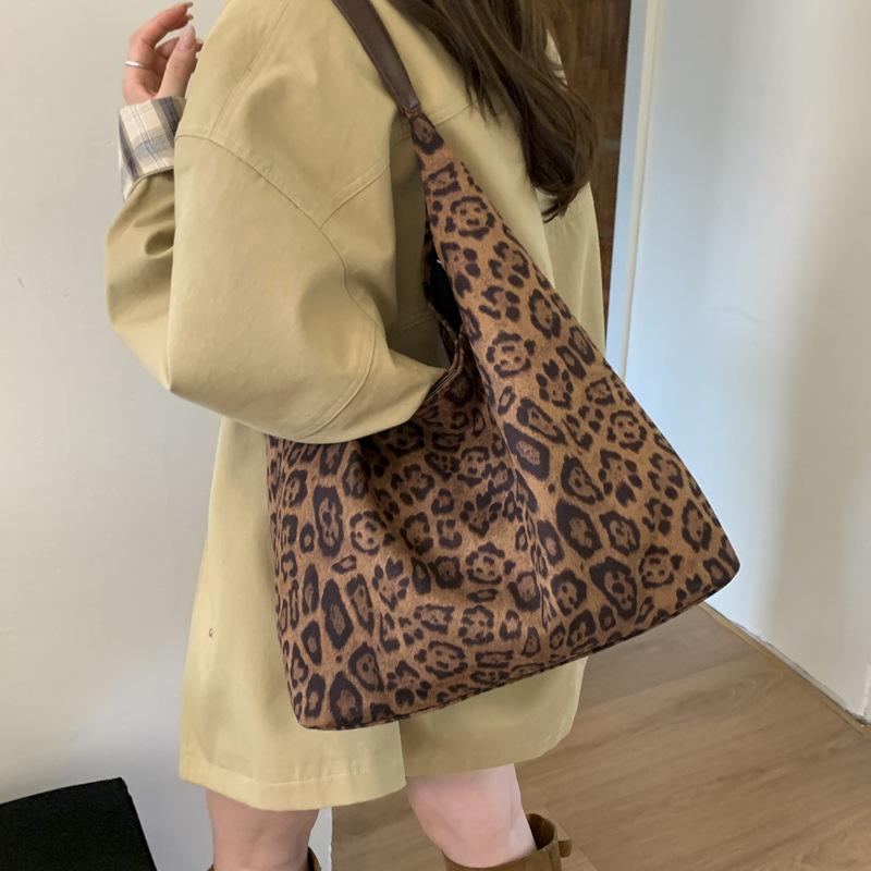 Leopard print bag women's 2025 new autumn and winter light luxury niche high-end tote bag large-capacity commuter shoulder bag