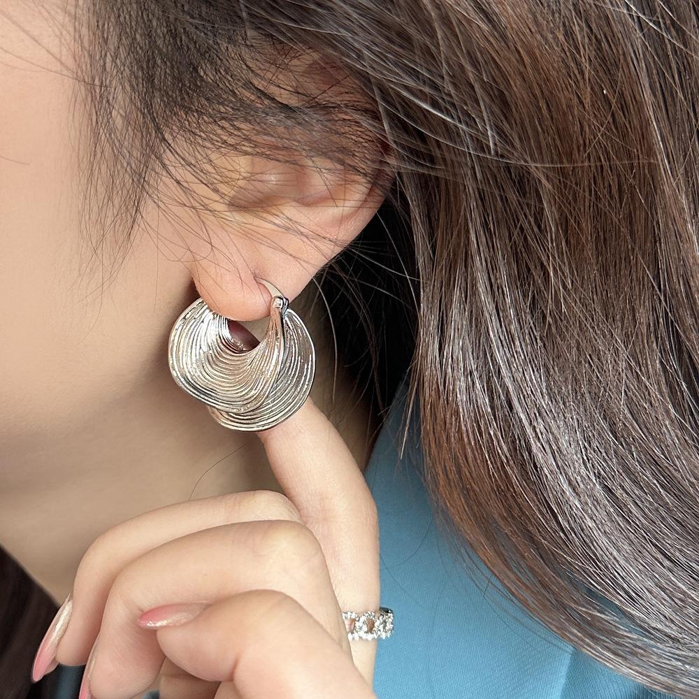 Женские ретро серьги-пусеты в нерегулярную полоску - Преувеличенный европейский и американский уличный стиль высокого класса