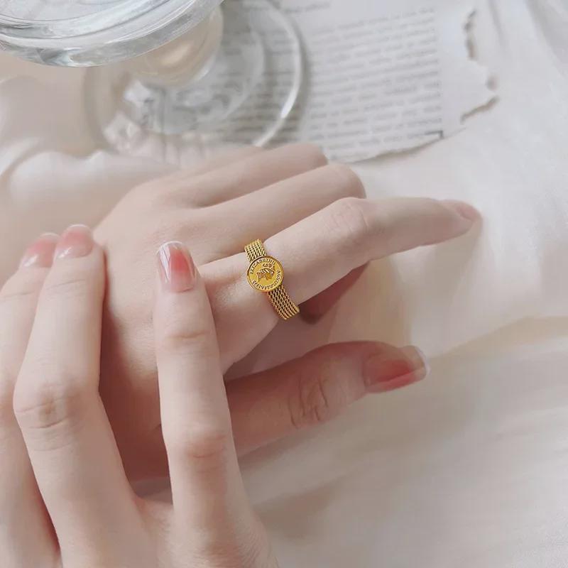 Кольцо из титановой стали «Голова королевы»: Высококачественная модная одежда для женщин.