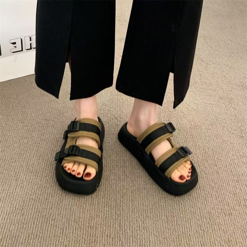 Ношение корейской версии модных туфель-маффинов с круглым носком, шлепанцев на мягкой подошве с открытым носком, летней платформенной женской пляжной обуви, популярной в интернете