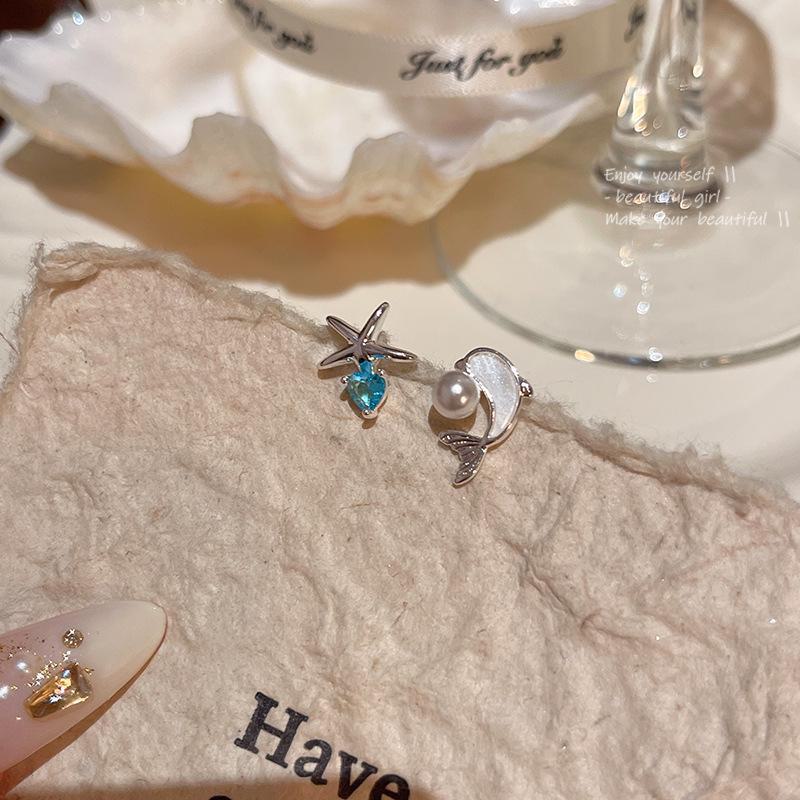 Асимметричные серьги в виде дельфина и морской звезды — женский летний морской стиль