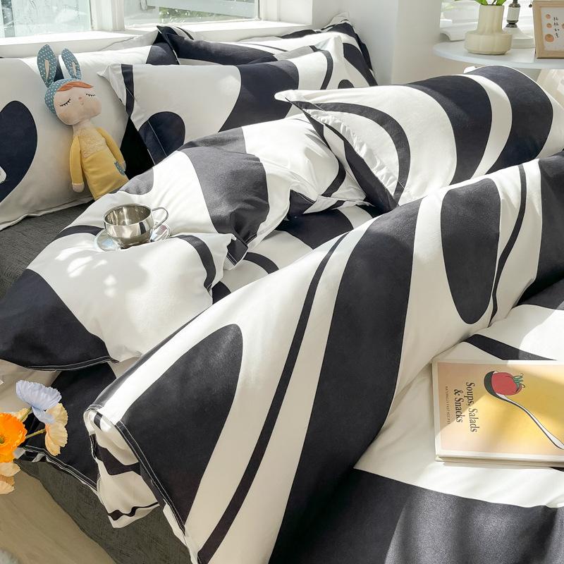 Небольшой свежий комплект из четырех предметов с плотным матовым принтом четырех сезонов и комплект постельного белья из трех предметов, пододеяльник