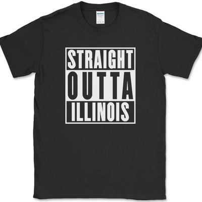 Футболка Straight Outta Illinois с забавным юмористическим принтом штата Иллинойс. Оригинальная футболка с надписью.