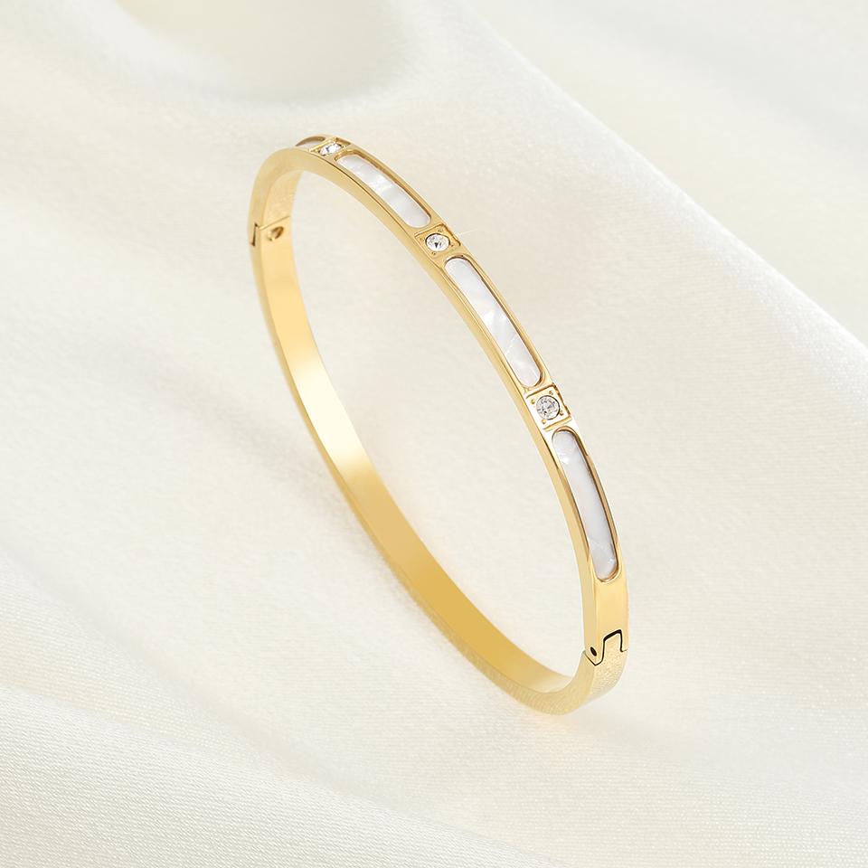 Европа и Соединенные Штаты Горячий браслет из нержавеющей стали с четырьмя листами клевера, счастливый браслет, модный женский браслет с гвоздем, золотые браслеты