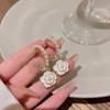 Серебряные серьги-иглы с корейским жемчугом камелия S925 — свежий и модный дизайн