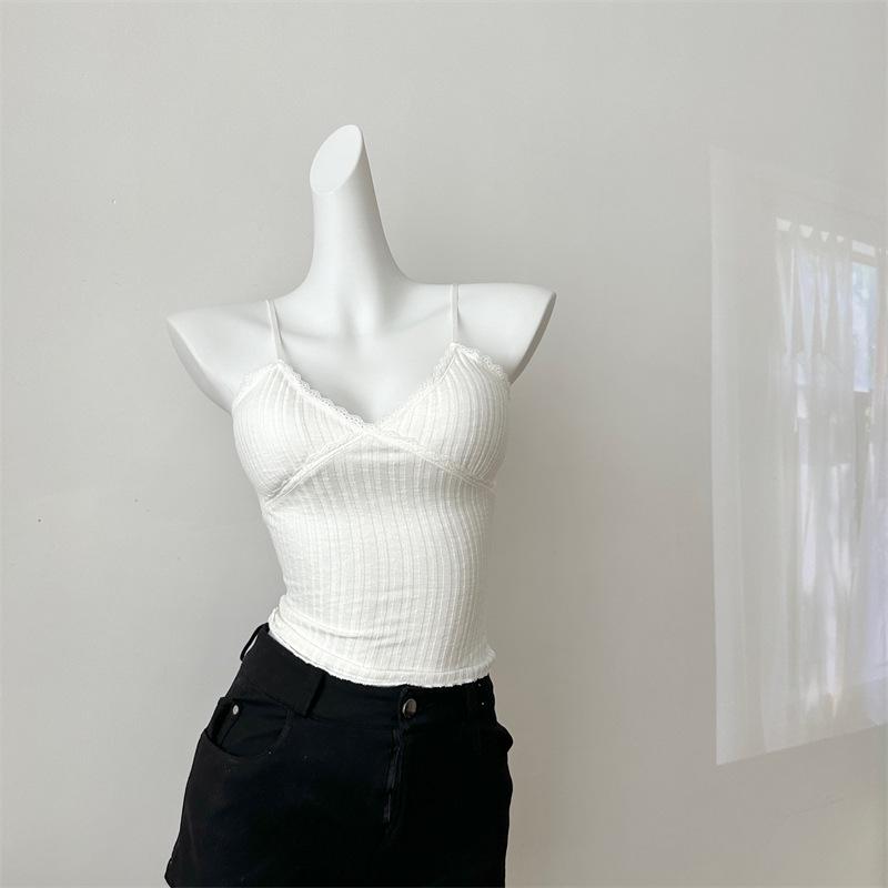 Элегантная кружевная майка с V-образным вырезом: Закрывает подмышечный жир, Встроенные чашечки, Красивый дизайн спины