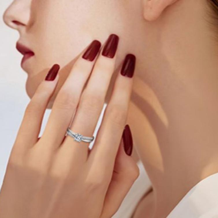 Обручальное кольцо «Бесконечность» с 4 зубцами из 18-каратного серебра с выращенным в лаборатории бриллиантом 0,5–2 карата (DE Color VS1-VVS1 Сертификат чистоты IGI)