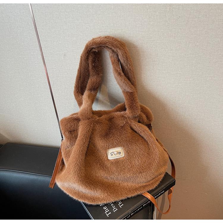 2025 Women's Fashionable Furry Crossbody Bag - High-Value, Casual, Niche Style Handbag
