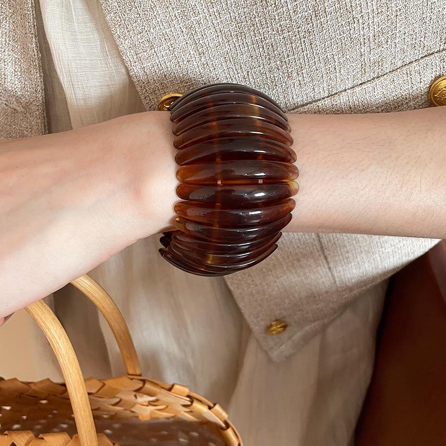 Радужный акриловый полукруглый эластичный браслет - Свежие и милые женские украшения высокого класса 2025.