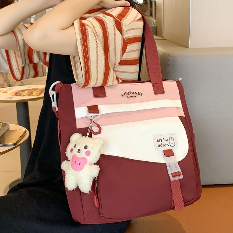 Холщовые сумки для девочек. Сумки для учебников. Сумки для учеников начальной школы. Детские сумки для книг. Бордовые сумки через плечо. Сумки кроссбоди.