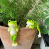2Pcs Flowerpot Hugger Frog Figurines Miniature Frog Statue Plant Decorations Flower Pot Edge Hanging Frog for Outdoor Garden Yard Planter