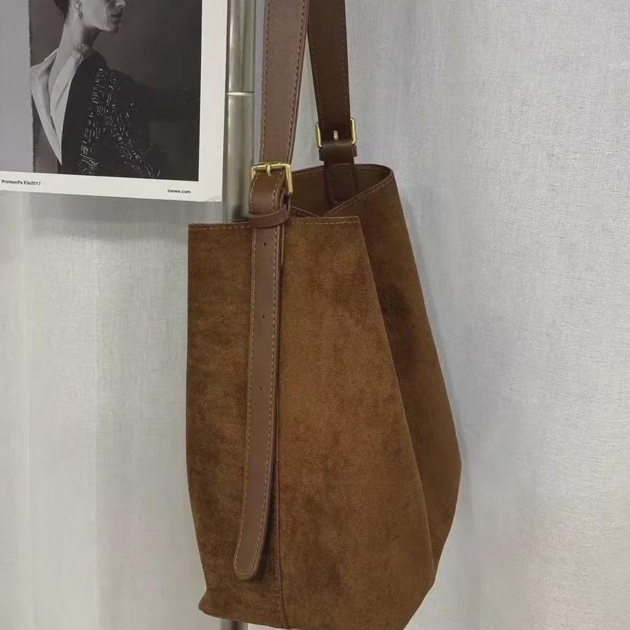 2024 Women's Suede High-End Large-Capacity Handheld Bucket and Messenger Bag for Autumn/Winter