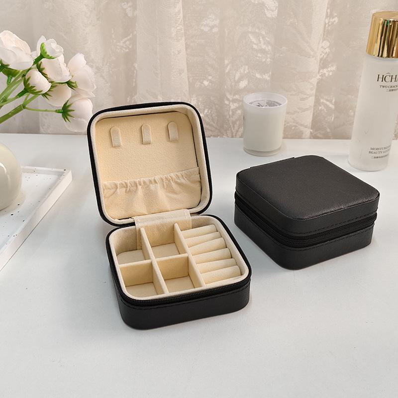 Компактный дорожный футляр для ювелирных изделий: Мини-хранилище для серег, ожерелий, колец