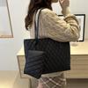 Fashion and Elegant Temperament Versatile New Large-capacity Tote Bag Simple Personality Solid Color Portable Shoulder Armpit Bag Women