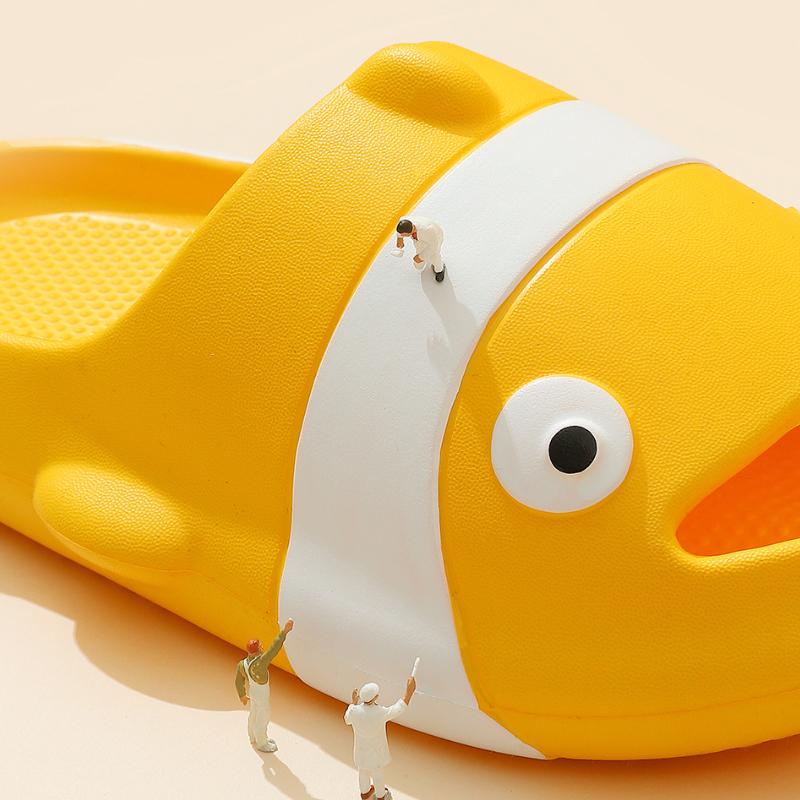 Модные летние милые мягкие тапочки с животными для женщин, модные домашние сандалии с рыбой-клоуном для пар, для ванной комнаты, противоскользящие тапочки на платформе