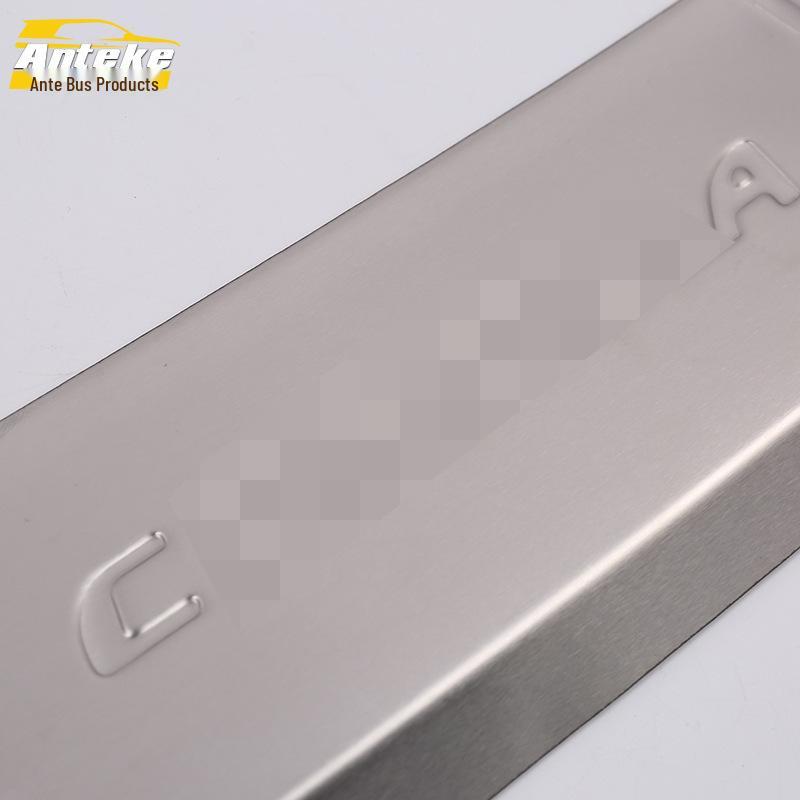 Защита заднего бампера и багажника для моделей Corolla 14-го поколения: Декоративная полоса и наклейка