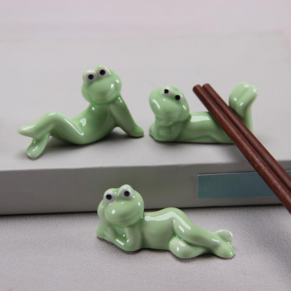 Decorative Frog Figurine Frog Chopstick Ceramic Frog Chopstick Holder Set for Dining Table Decor Tableware Rack for Spoons Forks