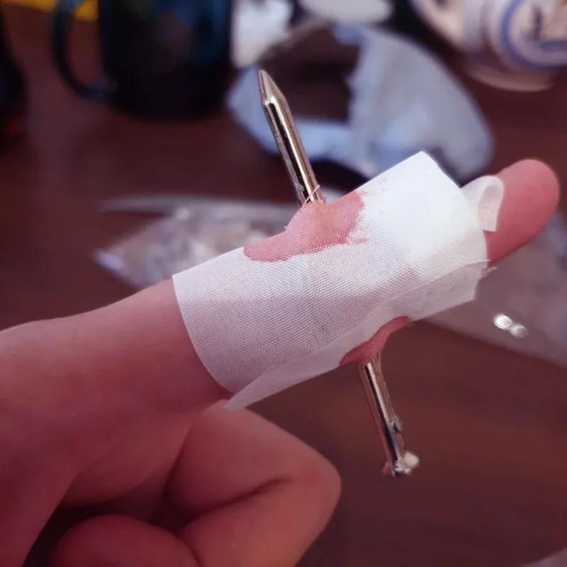 Нетоксичная 1 шт. Накладной ноготь через палец Розыгрыш Игрушка для детей Новинка Магический Друг Хэллоуин Пугалка Трюк Шутка Игрушка Практичный Прикол Розыгрыши Игры для вечеринок