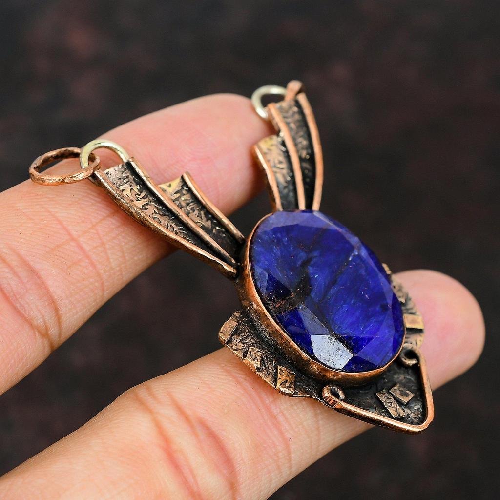 Кулон с граненым синим сапфиром, медный кулон, подвеска с драгоценным камнем, медные украшения, подвеска ручной работы, подарок на особый случай, лучшее дизайнерское украшение