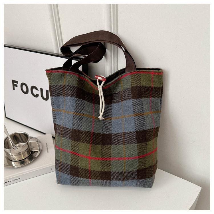Trendy Plaid Woolen Tote Bag With Large Capacity For Women 2024 New Street Fashion