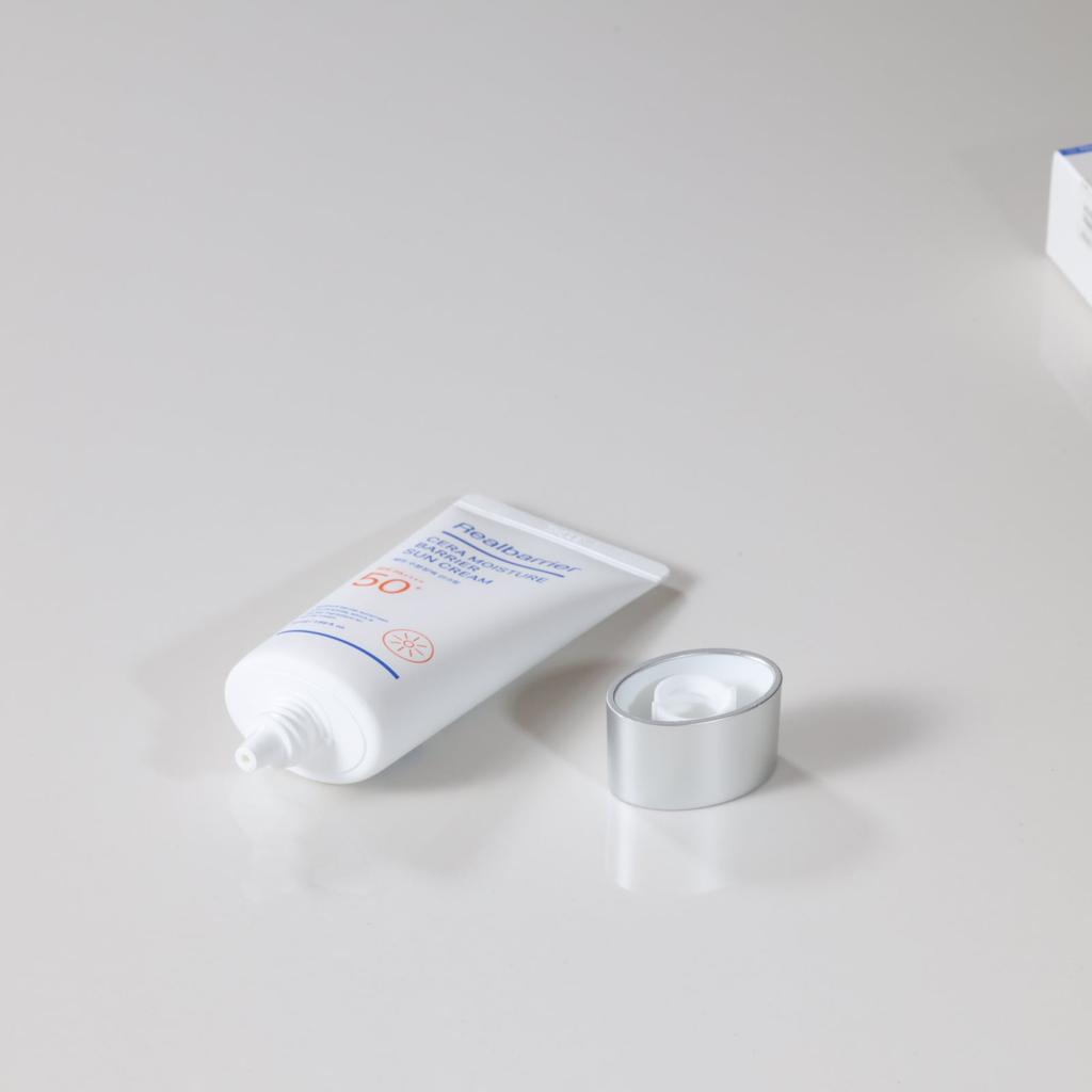 REALBARRIER Солнцезащитный крем Cera Moisture Barrier - 50 мл (SPF50 + PA ++++)