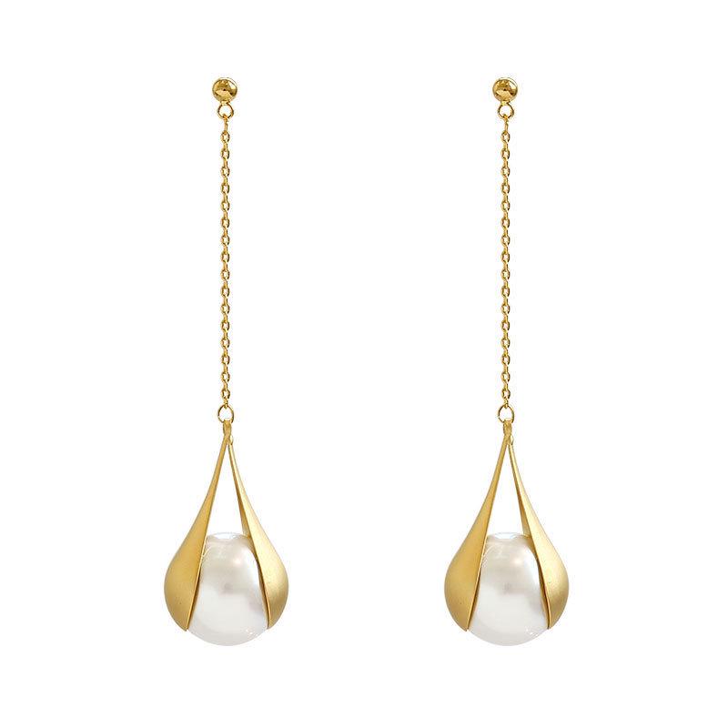 Korean S925 Sterling Silver Pearl Stud Earrings - Trendy and Elegant Design