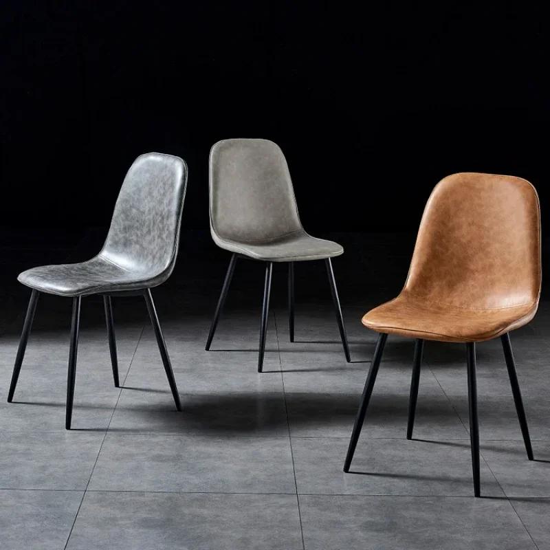 Обеденные стулья из искусственной кожи Металлические ножки Кухонные сиденья Чарлтон Коричневый Обитые боковые стулья Элегантное расположение комнаты