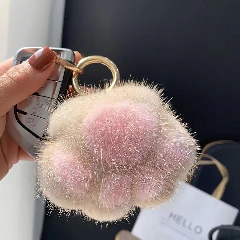 Lovely Cat Paw Faux Fur Keychain Charm Fashion Plush Bear Paw Car Key Chain Bag Pendant Keyrings Party Favor