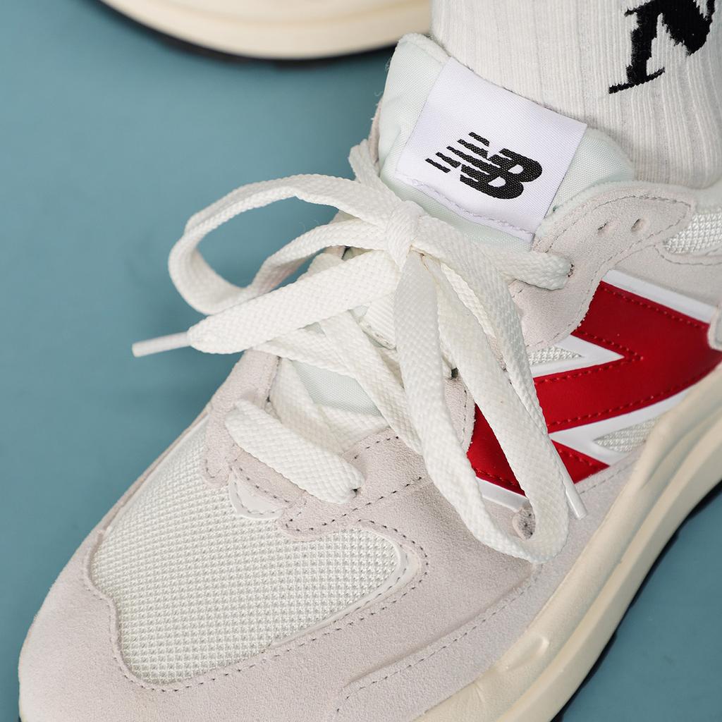 New Balance Кроссовки унисекс 57/40 Серо-красные Натуральные M5740CC