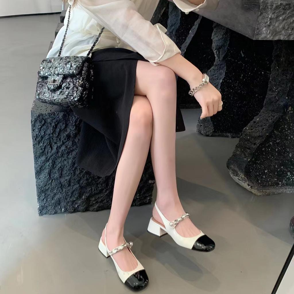 Кожаные туфли Мэри Джейн в тон, женские, весна-лето 2025, новые, с жемчужной цепочкой, с закрытым носком, на толстом каблуке, темпераментные, с открытой пяткой, сандалии