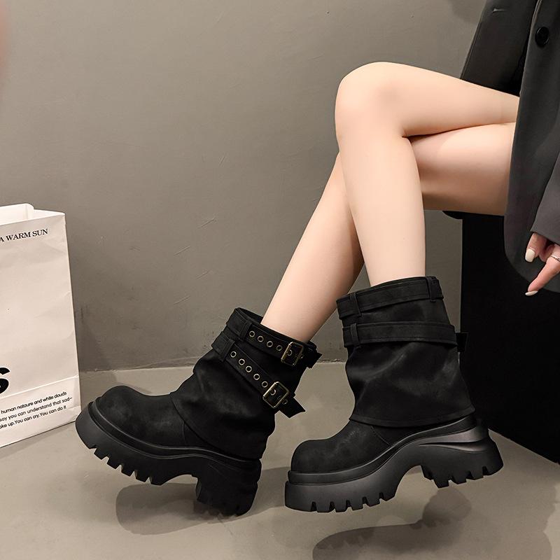 Популярные черные ботинки Мартин на платформе женские высококлассные жареные уличные осень 2025 супер огонь новые британские короткие ботинки ботинки-локомотивы