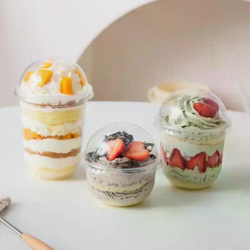 50 шт. прозрачных пластиковых стаканчиков с куполообразными крышками с отверстием, идеально подходят для холодных напитков, десертов, вечеринок и кемпинга