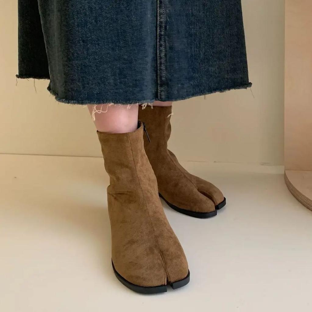 IPPEUM Женские ботильоны с разрезом на щиколотке и раздельным пальцем, черная искусственная замша, осень 2024, боковая молния, плоские туфли таби с раздельным пальцем