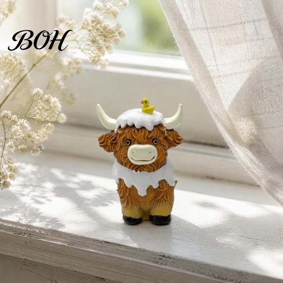 Decorative Figurine for Bathroom Highland Cow Resin Figurine, Cute Bath Cap Statue, Small Animal Shelf Sculpture Desk Vanity Bathroom, Unique